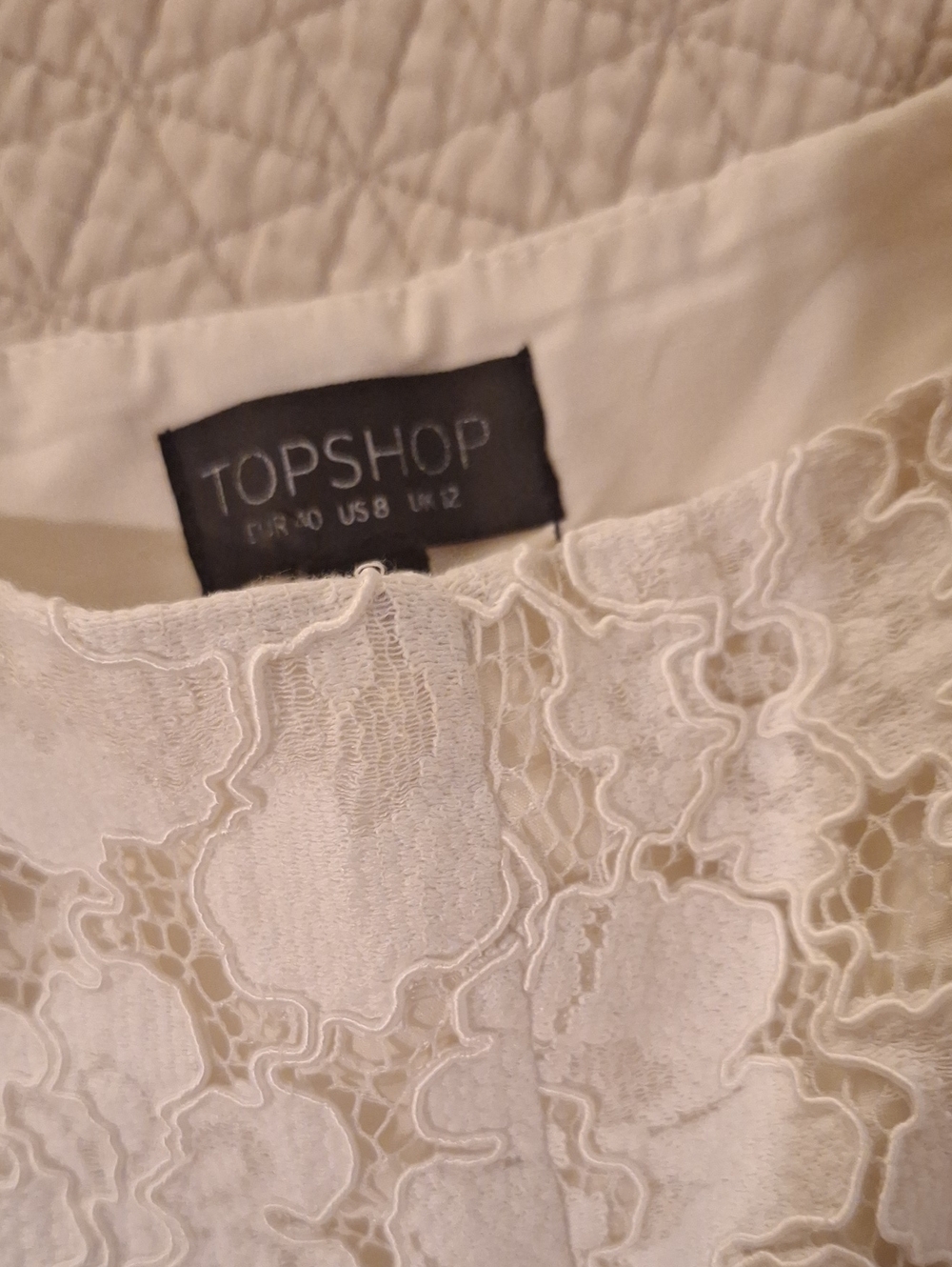 Topshop Ivory Lace Appliqué shorts , side zip. size 8